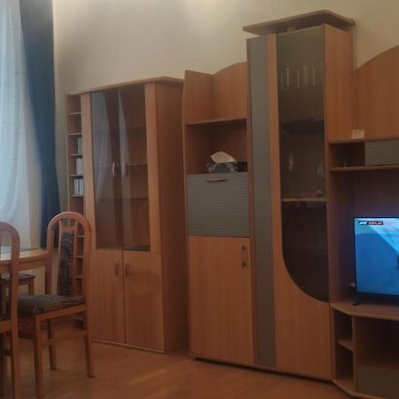 2-Room Appartment Near Westbahnhof Виена Екстериор снимка