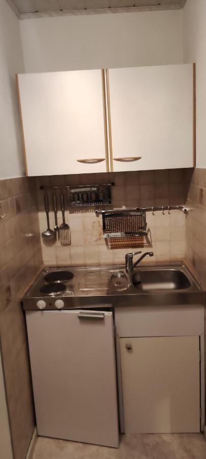 2-Room Appartment Near Westbahnhof Виена Екстериор снимка