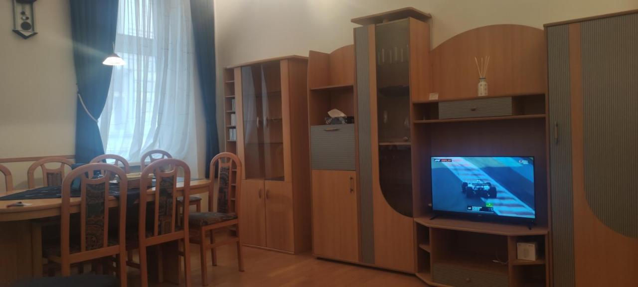 2-Room Appartment Near Westbahnhof Виена Екстериор снимка